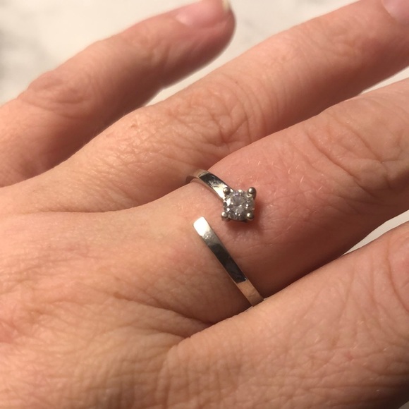 Cubic zirconia & sterling silver prong set adjustable ring size 8 - Picture 1 of 5